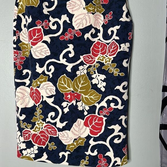 ZARA leaf vine print stretchy pencil skirt navy green cream red Sz S NWOT - Picture 3 of 10